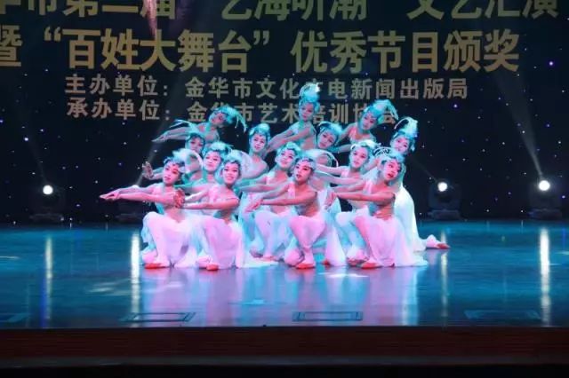 創(chuàng)新與多元化共融的藝術(shù)盛宴，最新舞臺(tái)表演節(jié)目展示盛大開幕